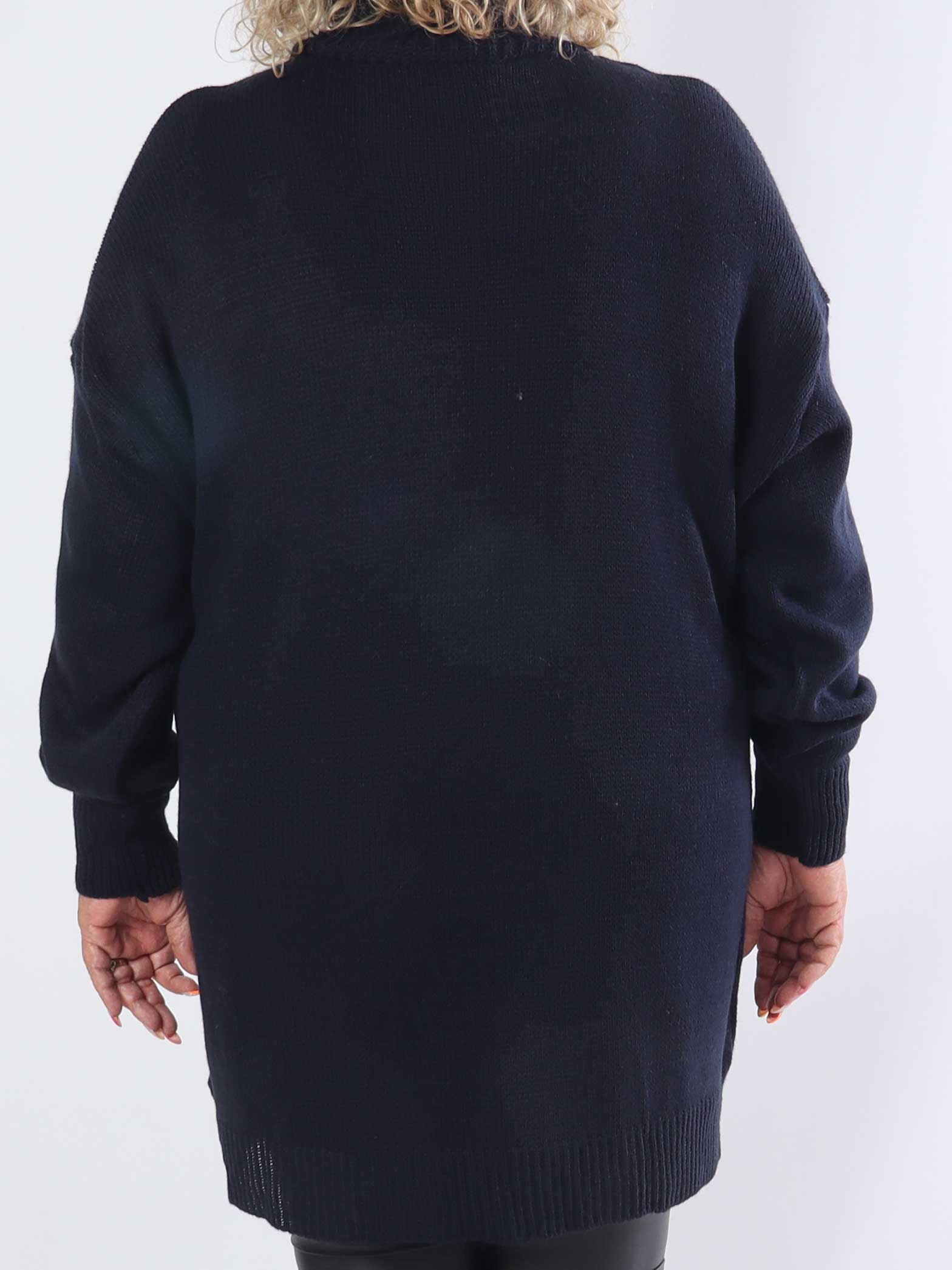 Blair - Enfärgad stickad klänning i plus size med polokrage